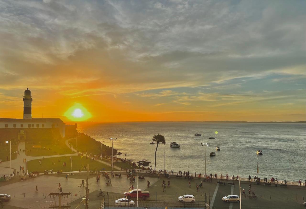 Apartamento No Farol Da Barra. Vista Deslumbrante Para O Mar! No Circuito Do Carnaval. Ao Lado Do Porto Da Barra ! Salvador Bagian luar foto
